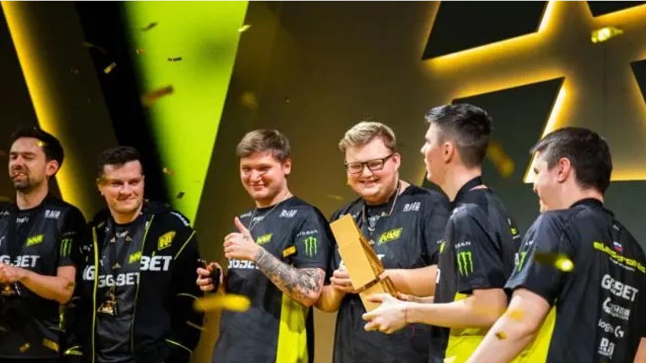 与他的多方 与他的多方